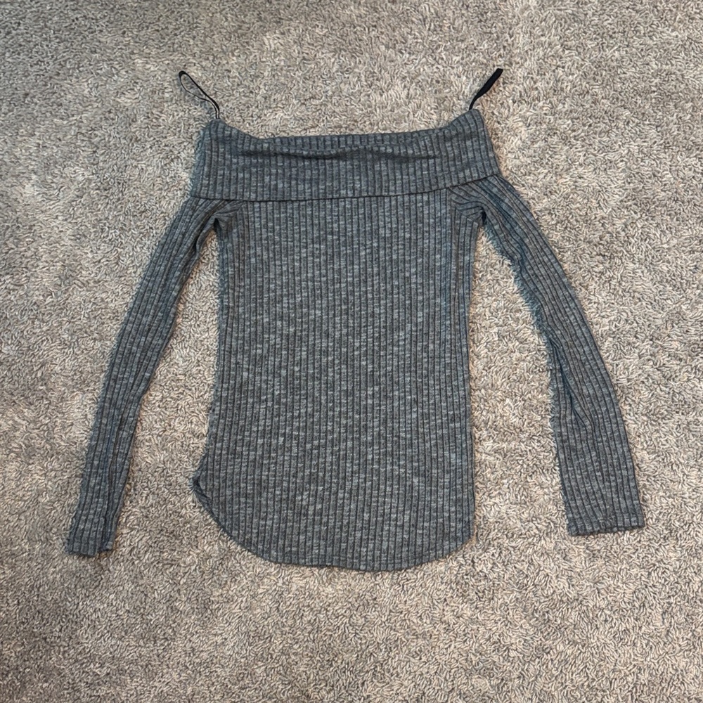 Stylish Gray Off-Shoulder Long Sleeve Top Y2K